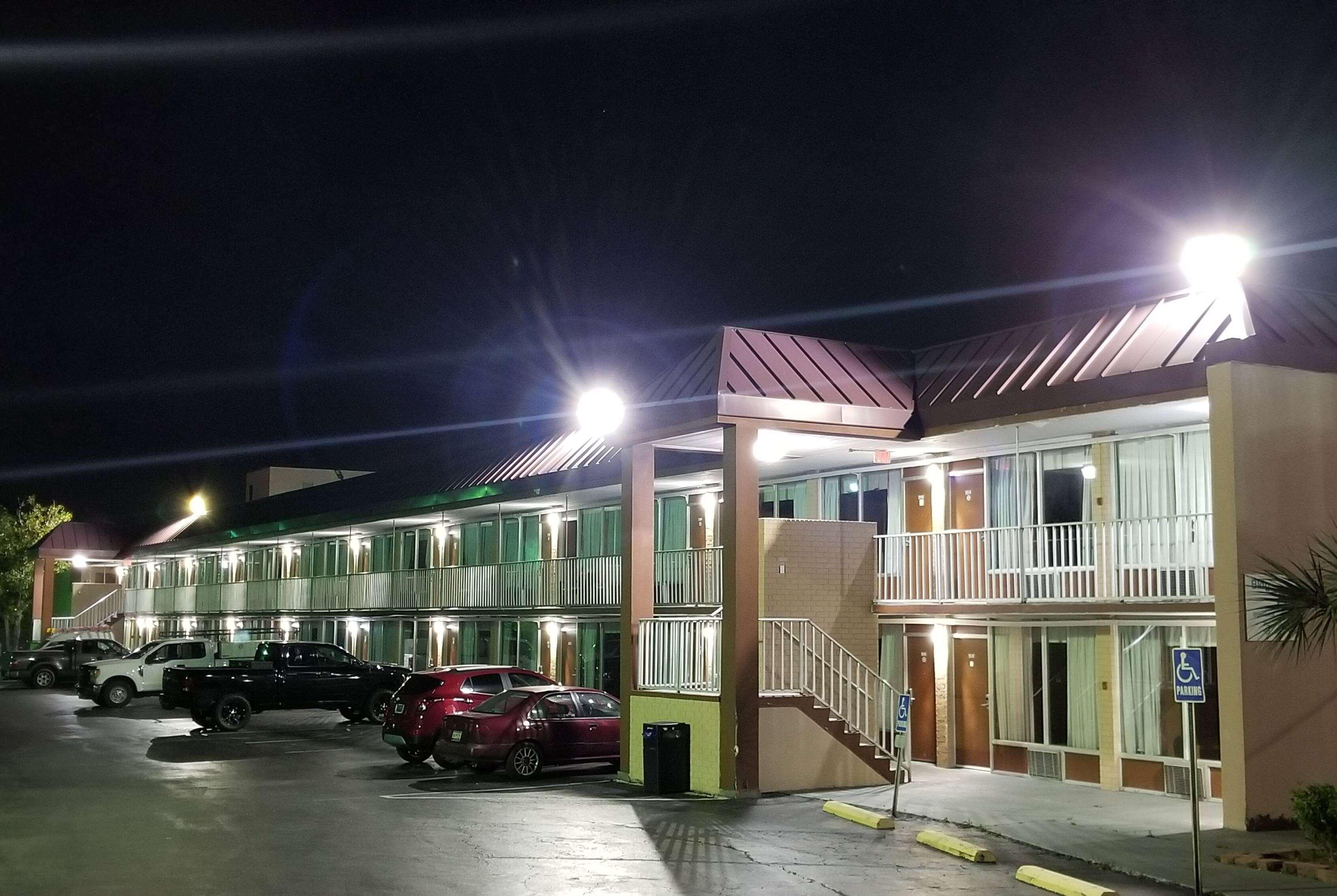 Days Inn & Suites By Wyndham Charleston Airport West North Charleston Exterior foto